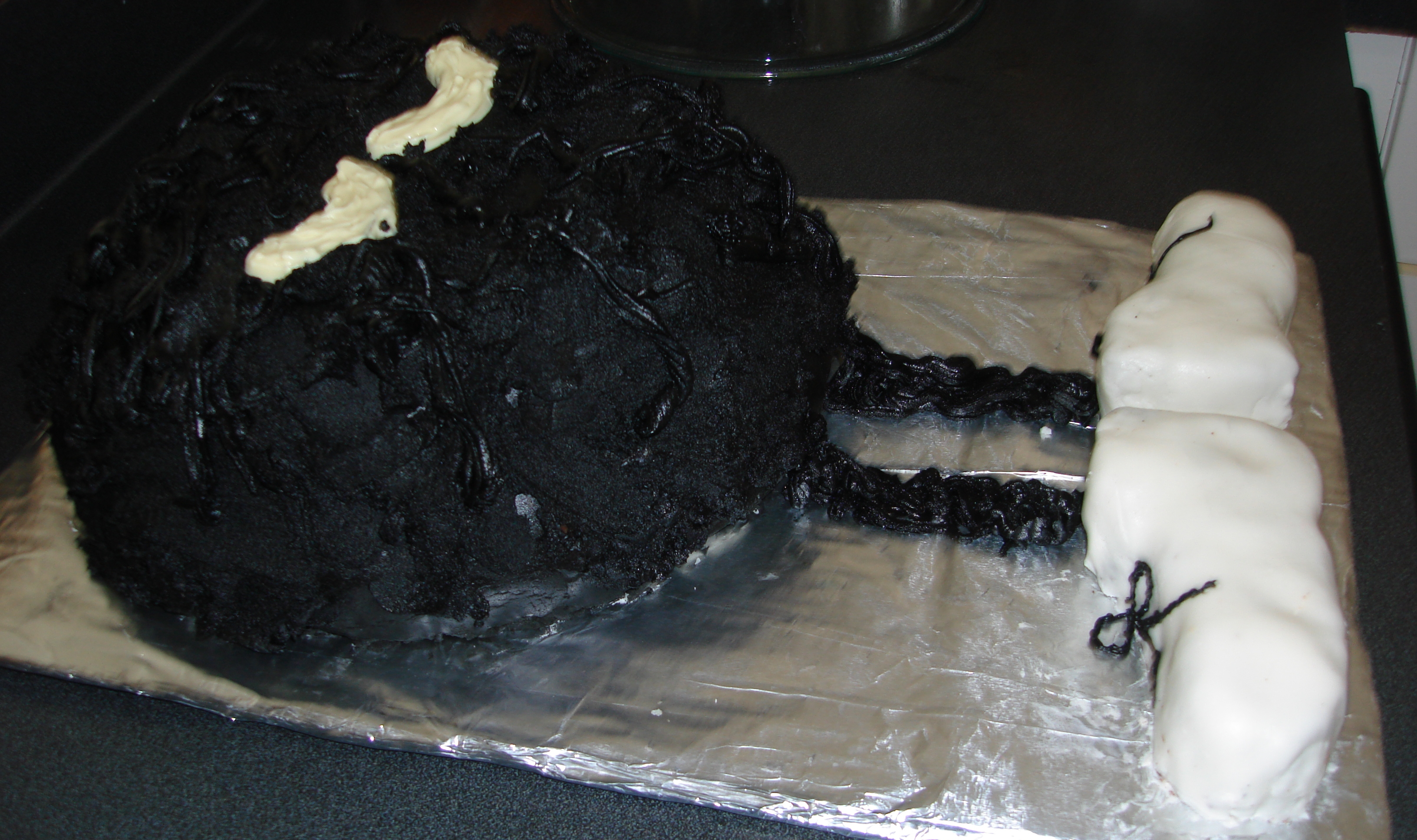 Grumpy fuzzball cake: it's even three dimensional!