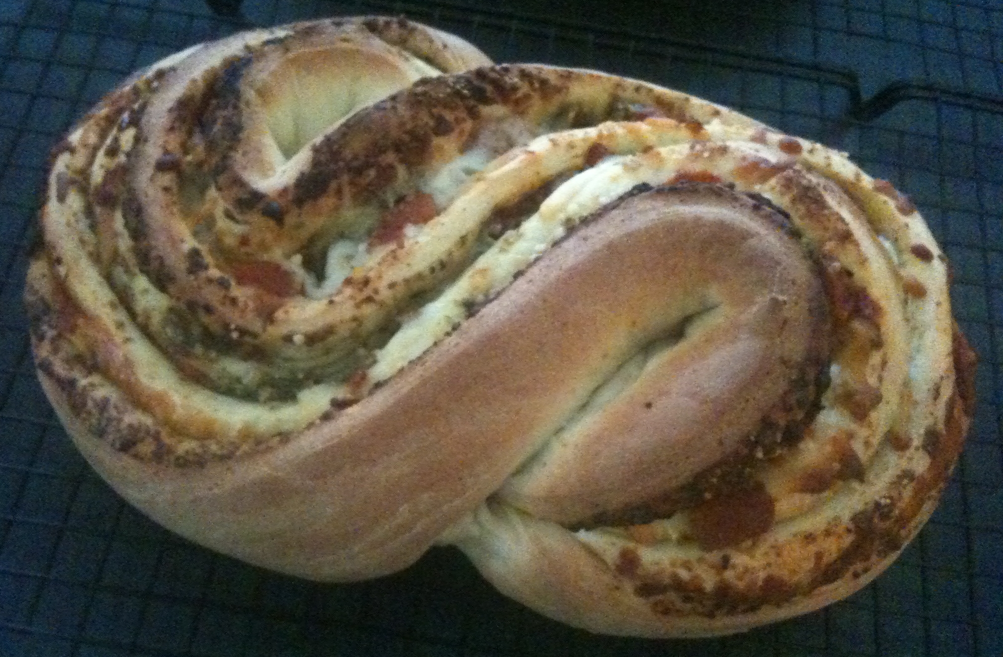 Sun-dried tomato and pesto pane bianco