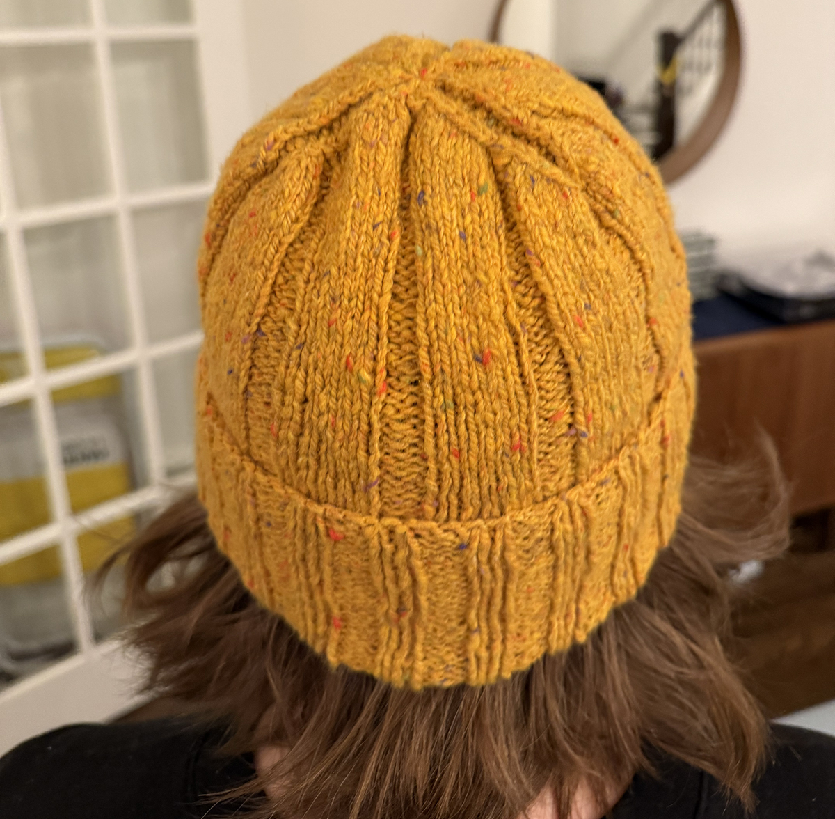 The 6x2 ribbing continues to the top of the hat.