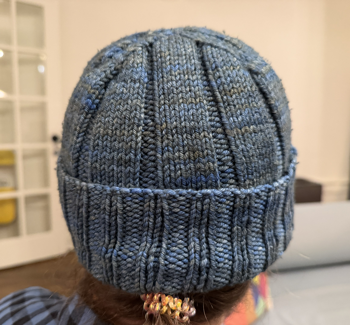 The 6x2 ribbing continues to the top of the hat.